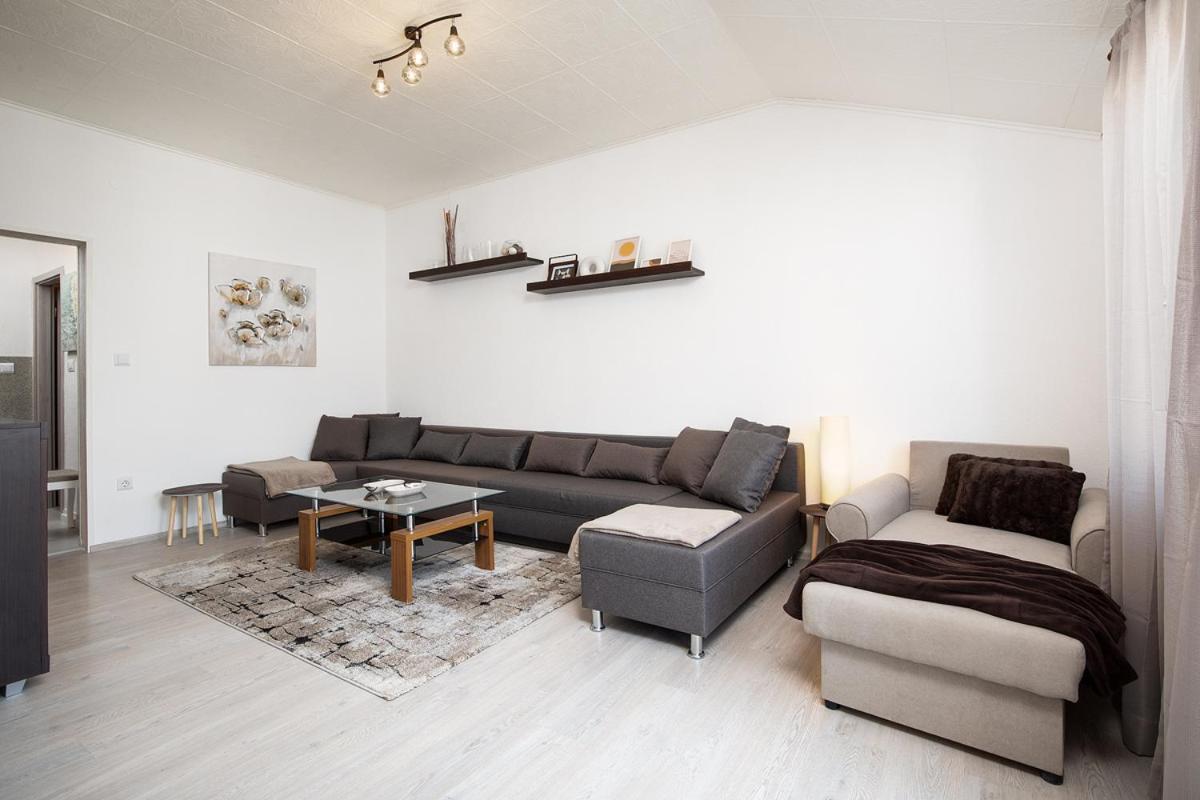 Apartment Aston Pula Buitenkant foto