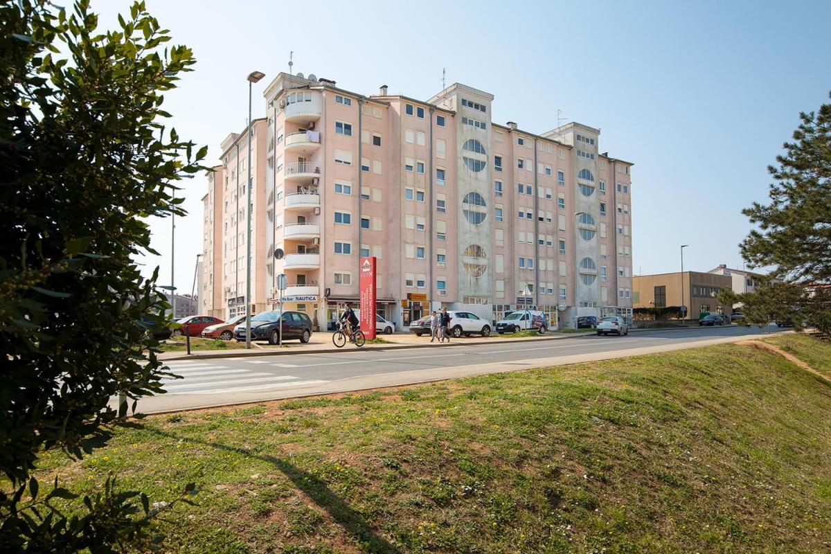 Apartment Aston Pula Buitenkant foto